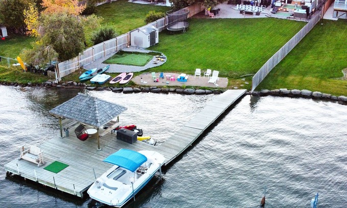 Chestermere Cabaña | NK PARADISE - Lakefront, Hot Tub, Covered Dock!