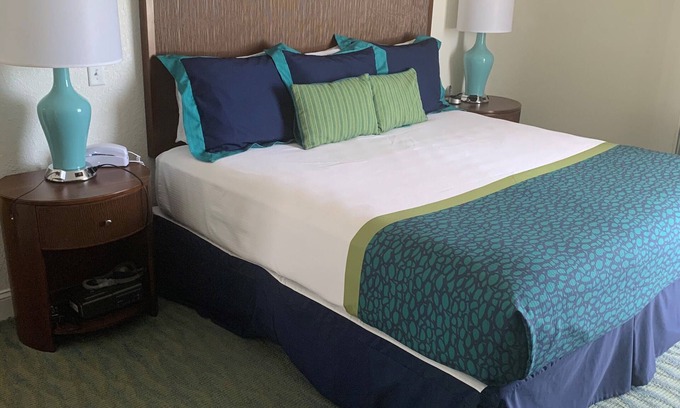 Ocean View Halifax Estates Condominio | Lovely 2-bedroom condo in Daytona Beach Shores with AC, WiFi, fitness room