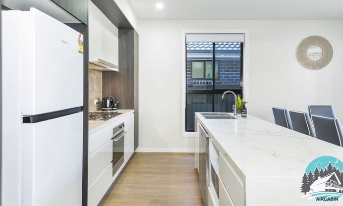 Marsden Park Casa | NMAR025 · Aircabin | Marsden Park | Lovely | 4 Beds House