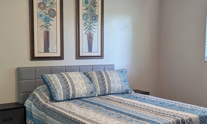 Biggar Condominio | nnFreshly Furnished and Convenient to Everything!