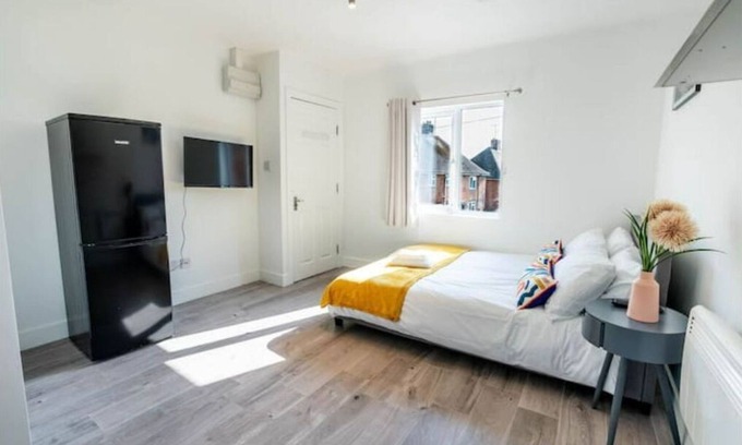 Aylesbury Apartamento | No 02, Studio flat near Aylesbury station town