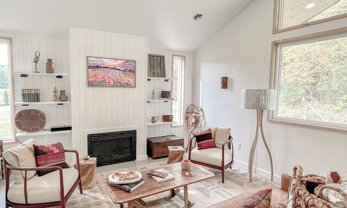 Rock Creek Cabaña | No.1 Pinot Modern Cottage Heart of the Geneva Vineyards