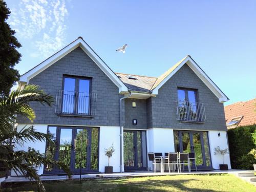 Maenporth Casa | No.10 Falmouth - 2 minutes walk to the beach