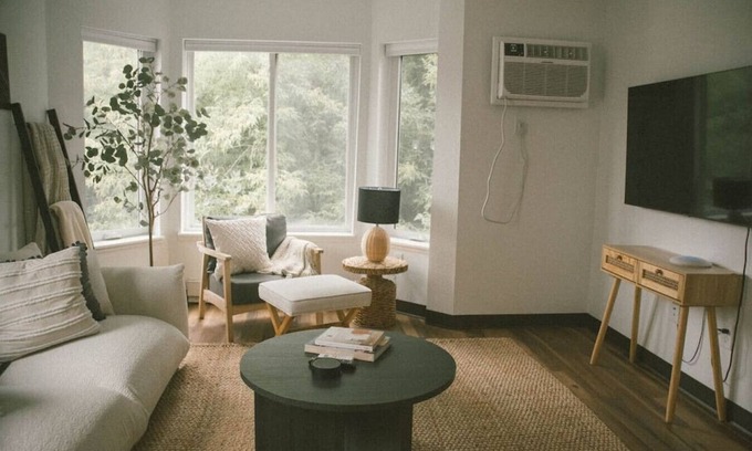 East Hillside Apartamento | No. 102 Monthly Uptown Apartment