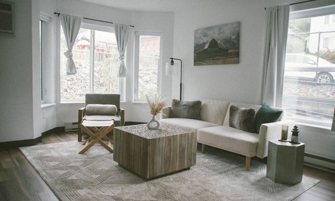 East Hillside Apartamento | No. 108 Monthly Luxe Apartment Near Downtown
