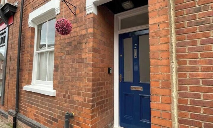 Newent Casa | No. 2 High Street, Newent – characterful Victorian house