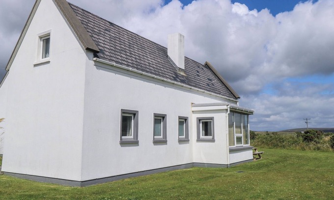 Keel Cabaña | NO.3 BEACH COTTAGES, pet friendly in Keel, County Mayo