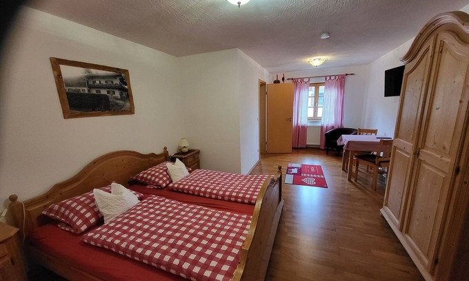 Grassau Apartamento | No 4 double room - for 1-2 persons, shower/WC