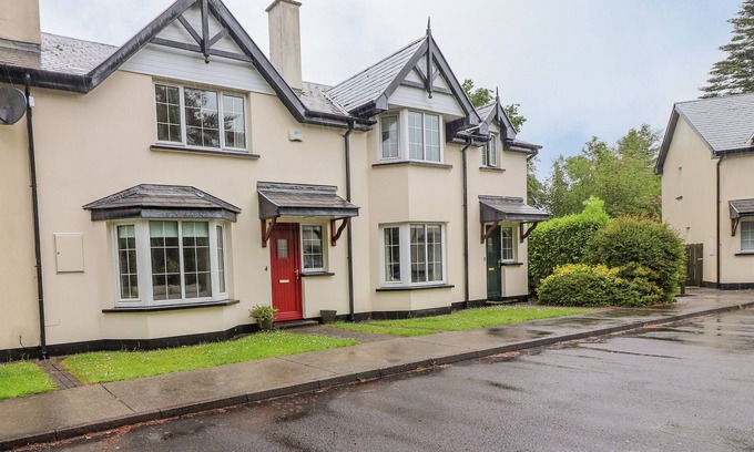 Kenmare Cabaña | NO. 4 LANSDOWNE VILLAGE, family friendly in Kenmare, County Kerry