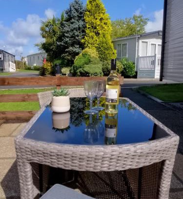 Cwm-y-glo Cabina | No 61 Brynteg Country & Leisure Retreat
