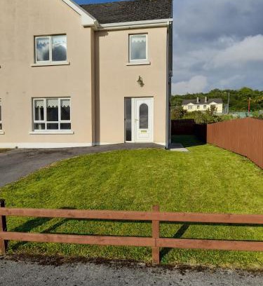 Ballinamore Casa | NO 9 The Willows, Ballinamore, Entire home