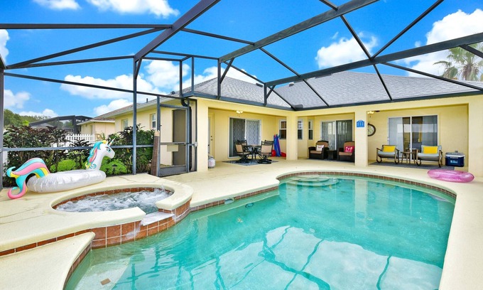 Tuscan Ridge Casa | NO Carpet House! Private Pool & Spa Cozy 4 bedrooms/3 bathrooms Home by Disney