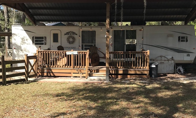 Old Town Casa | No Cleaning Fee! Cozy 1-bedroom travel camper 5 min. walk to Suwannee river