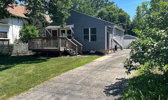 Madison Casa | *No Cleaning Fee* East Side Home Kid+Pet Friendly