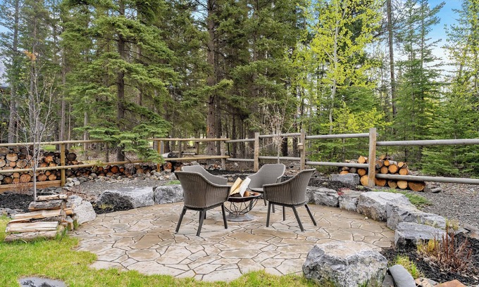 Dead Man's Flats Apartamento | No Cleaning Fee!! King Sized Bed!!Nature All Around!!