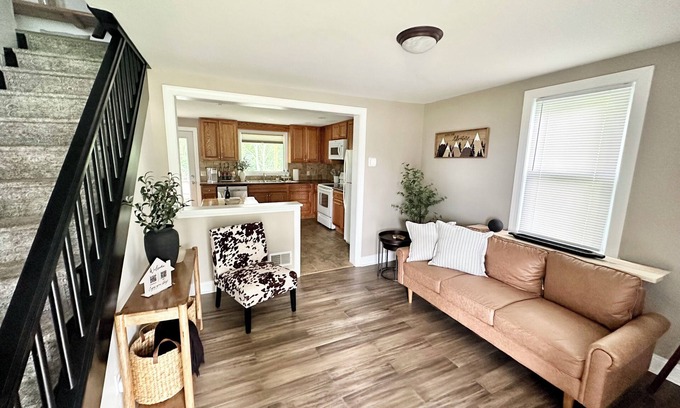 Rockwood Casa | No Cleaning Fee Modern Home near Seven Springs, Ohiopyle Self-Check-In, Wifi