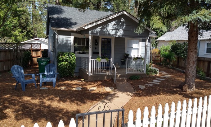 Grass Valley Casa | No Cleaning Fee! Whole House and Yard! Short Walk to Downtown and Fairgrounds!