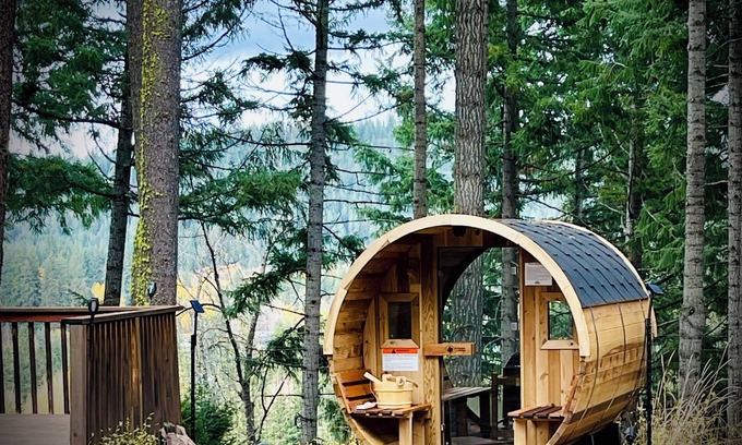 Cle Elum Cabina | NO DOG FEE! Spring Fly Fisher’s, Outdoor Barrel Sauna & River Views!