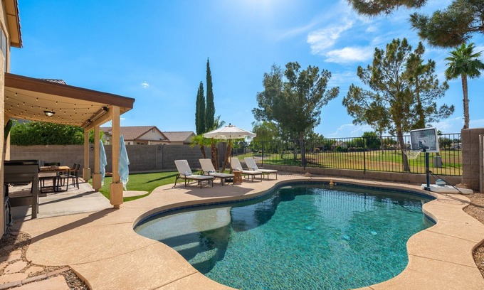 Greenfield Lakes Casa | No Fee Heated Pool W/ Yard Game On The Golf Course. Kid Friendly!