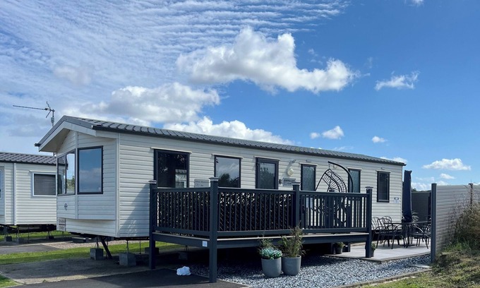 Morpeth Cabina | Crossfield Lodge - 3 Bedrooms For Up To 6 People, Pet Friendly, Private Garden