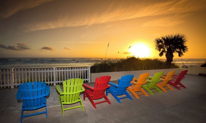 New Smyrna Beach Apartamento | Se admiten mascotas - Angel Inn the Sand - Unidad de pescado en el piso superior norte directo frente al mar