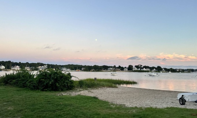 East Wareham Casa | ⭐️NO SHARKS here! 🦈 NO BRIDGE traffic! 🚘 ONSET, MA is all tranquility. 🧘‍♀️