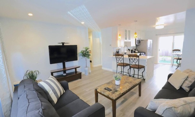Capistrano Beach Casa | Caminar a la playa ✔ Mesa de la piscina ★ WiFi rápido ★ AC ★ Cama King