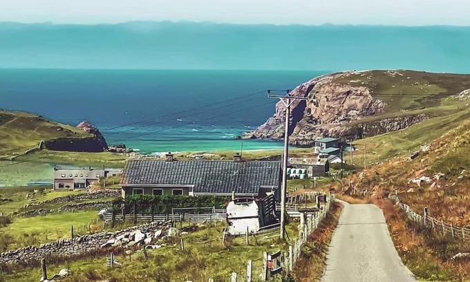 Arnol Casa | No1 Dalbeg, a Hebridean Escape and your Adventure.