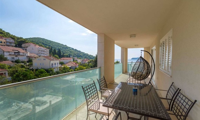 Lapad Apartamento | NOA Two bedroom apartment with terrace and sea view