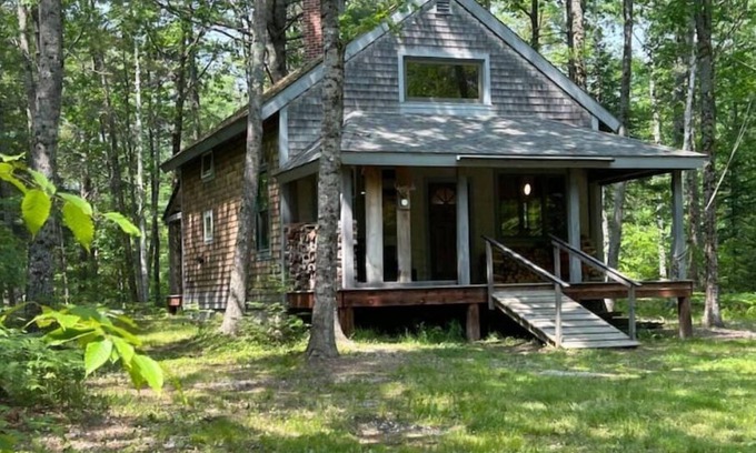 Wiscasset Cabina | Oak Hill Homestead