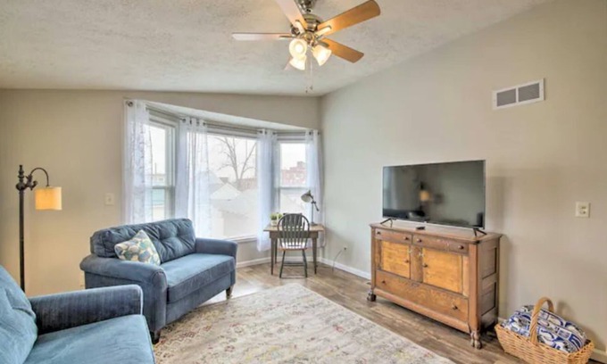 Noblesville Casa | Noble Loft - Walk to downtown/close to the river!