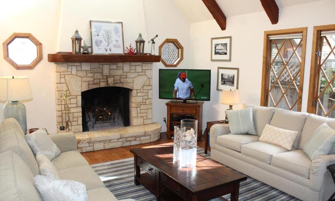 Golden Rectangle Casa | Nobodys Perfect In the Heart of the Golden Rectangle 5 blocks to Beach and Town no hills