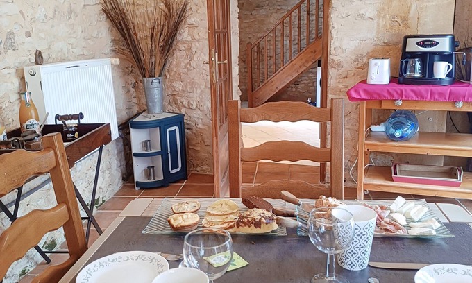 Journiac Cama Y Desayuno | Noha e Majofa, suite convertible into family room in Périgord