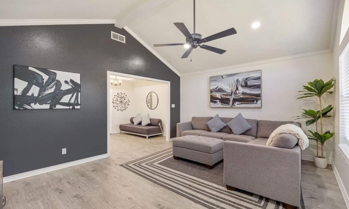 Tyler Casa | Noir at Hollytree Dr. Perfect Location!
