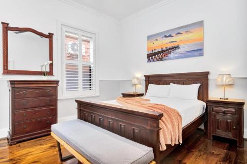 Glenelg North Casa | Noir Cottage Glenelg North