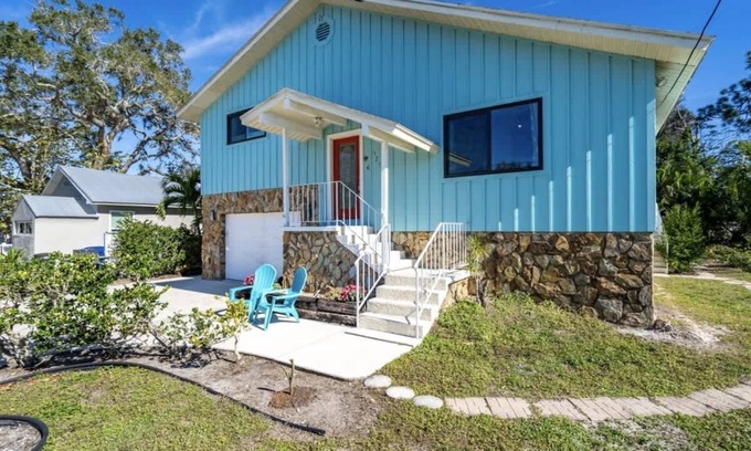 Laurel Casa | Nokomis Beach Getaway with Heated Pool