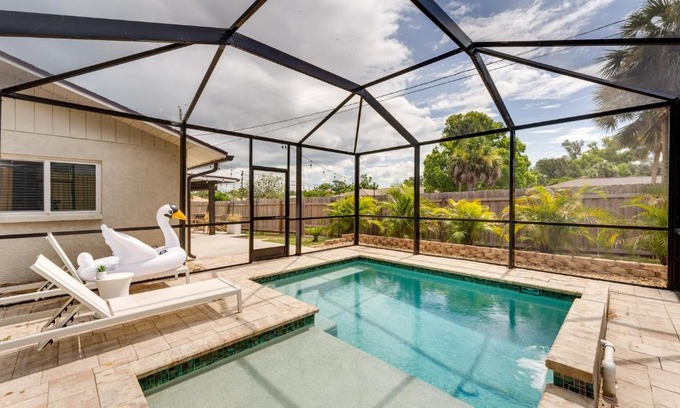 Laurel Casa | Nokomis Home with Screened Pool, 3 Mi to Beaches!