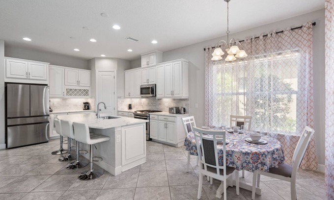 Laurel Casa | Nokomis Retreat with Heated Community Pool, Tennis, Pickleball & 3 Ensuite BR