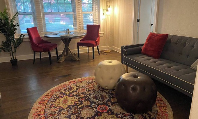 Central Hyde Park Apartamento | NOLA Vibe/Oversized 1 bedroom/Entire unit