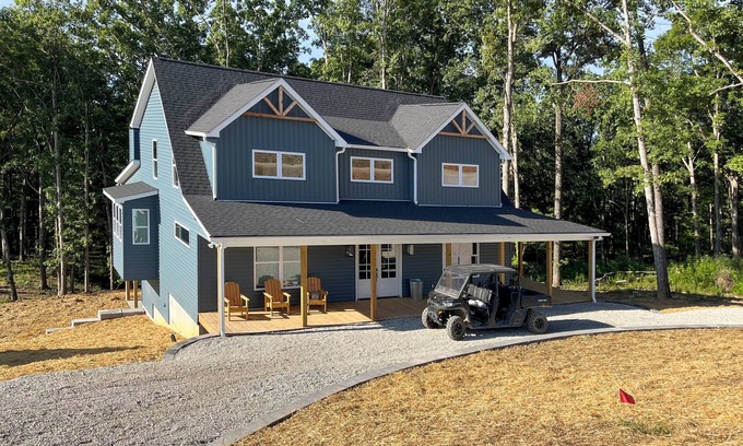 Clarkson Casa | Nolin Lake Family Retreat: Deck, Fire Pit & Games!