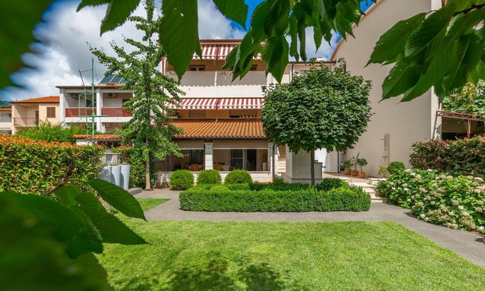 Valdebek Apartamento | Nona's garden apartment