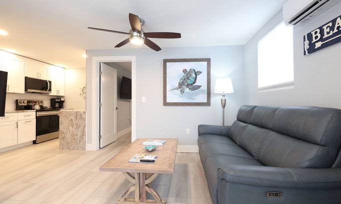 Siesta Key Cabaña | Nook Cottage Across street from beach and Heated Pool