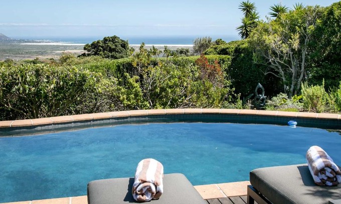 Redhill Casa | Noordhoek's Hidden Gem - backup power
