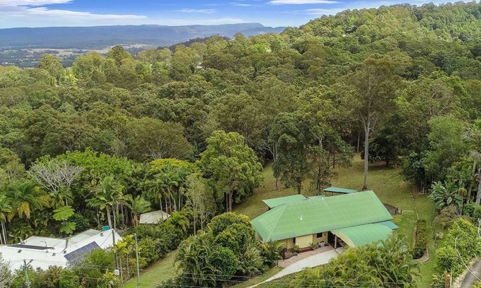 Ninderry Casa | Noosa Hinterland acreage close to Coolum beach