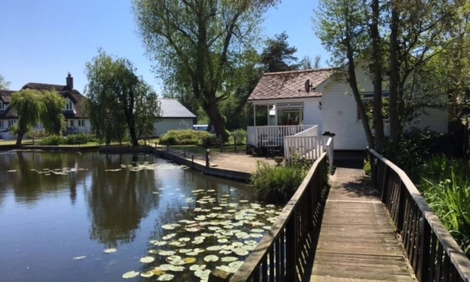 Horning Casa | NOOSA SOUND SUPERB WATERSIDE BUNGALOW IN HORNING VILLAGE ON THE NORFOLK BROADS
