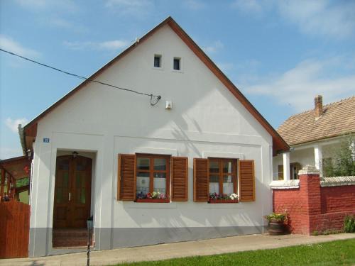 Palkonya Casa | Nora Porta