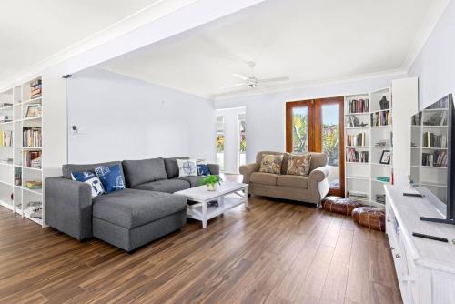 Sanctuary Point Casa | Nordic Fairway - Pet Friendly - 10 mins to Hyams Beach