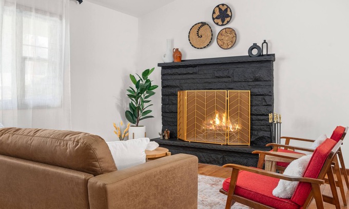 DeKalb Casa | Nordic Mid-Century Retreat