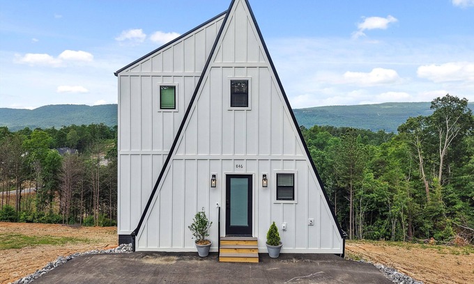 Chattanooga Valley Cabina | Nordic Nest | Gorgeous A-frame Cabin | Bluff Views!