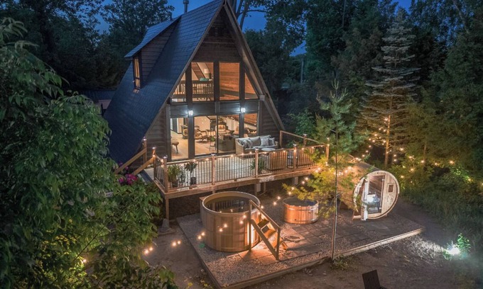 Lambton Shores Cabaña | Nordic Spa Retreat - hot tub/Cold tub/sauna/fireplace